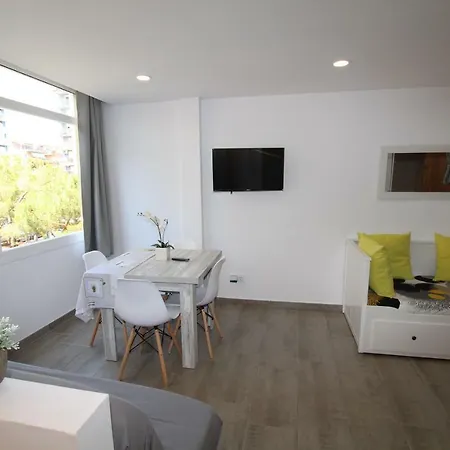 Studio Mediterrani Apartment